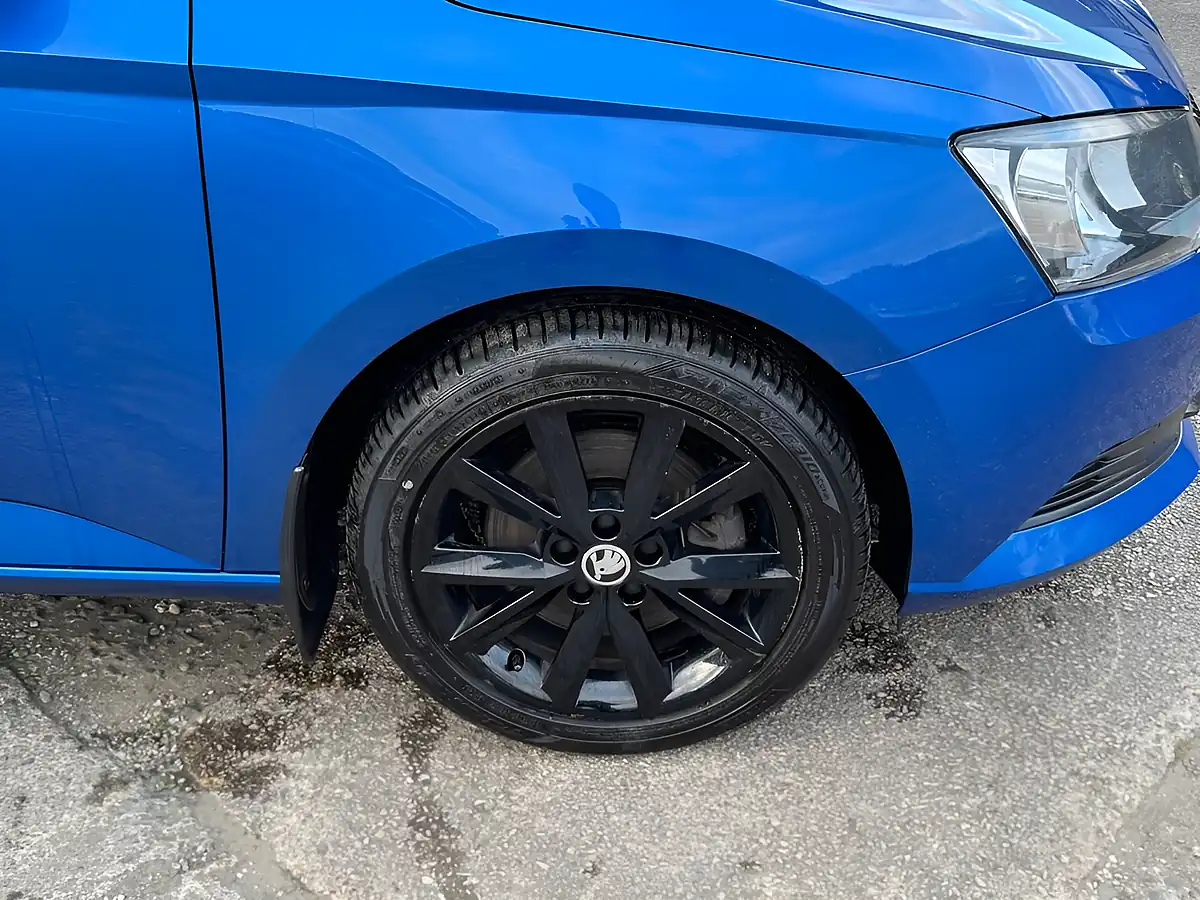 Used 2016 Skoda Fabia Se Blue - Interior and Exterior details 18