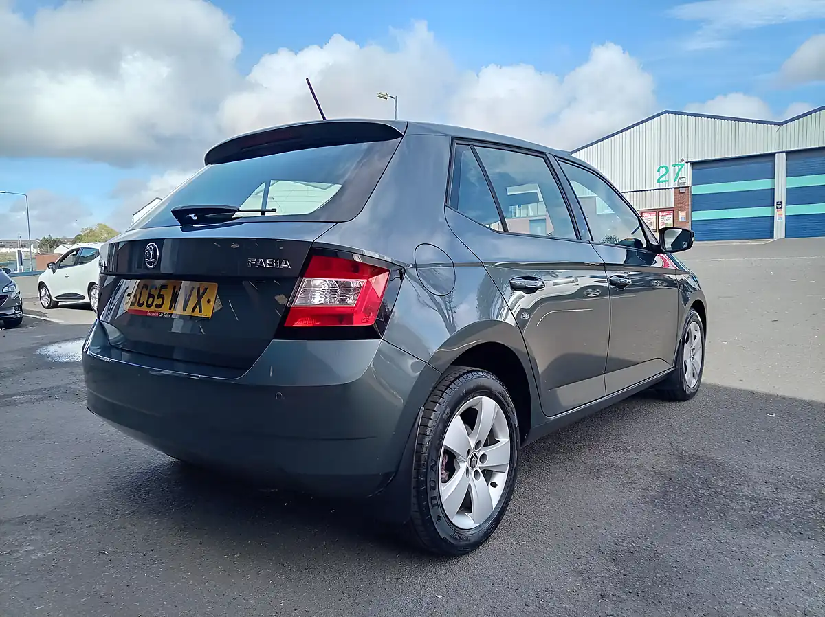 Used 2016 Skoda Fabia Se Grey - Interior and Exterior details 5