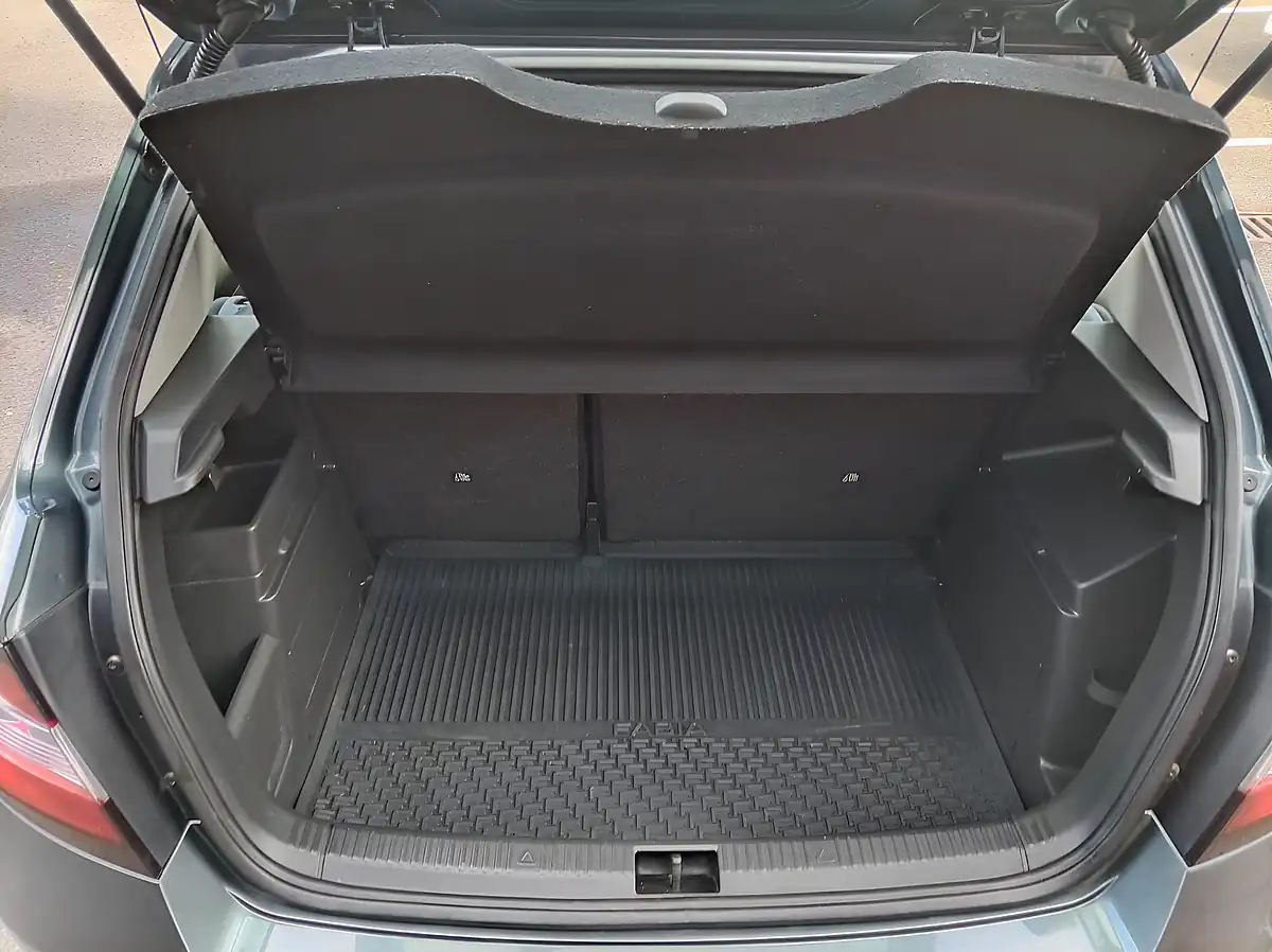 Used 2016 Skoda Fabia Se Grey - Interior and Exterior details 6