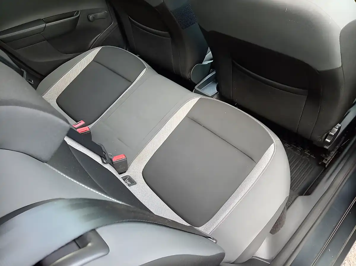 Used 2016 Skoda Fabia Se Grey - Interior and Exterior details 7