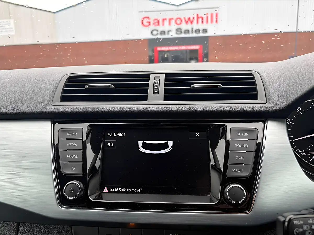 Used 2016 Skoda Fabia Se Grey - Interior and Exterior details 12