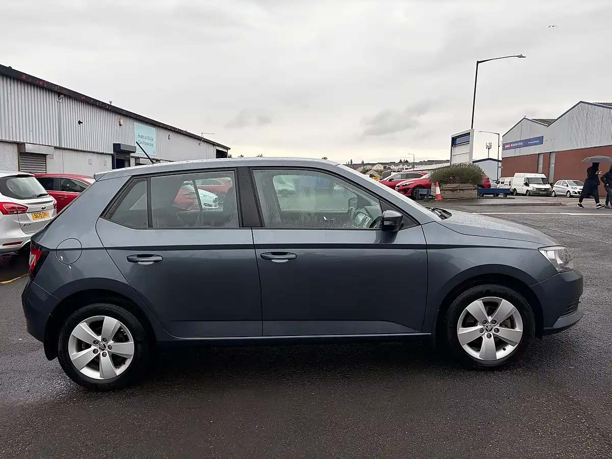 Used 2016 Skoda Fabia Se Grey - Interior and Exterior details 4