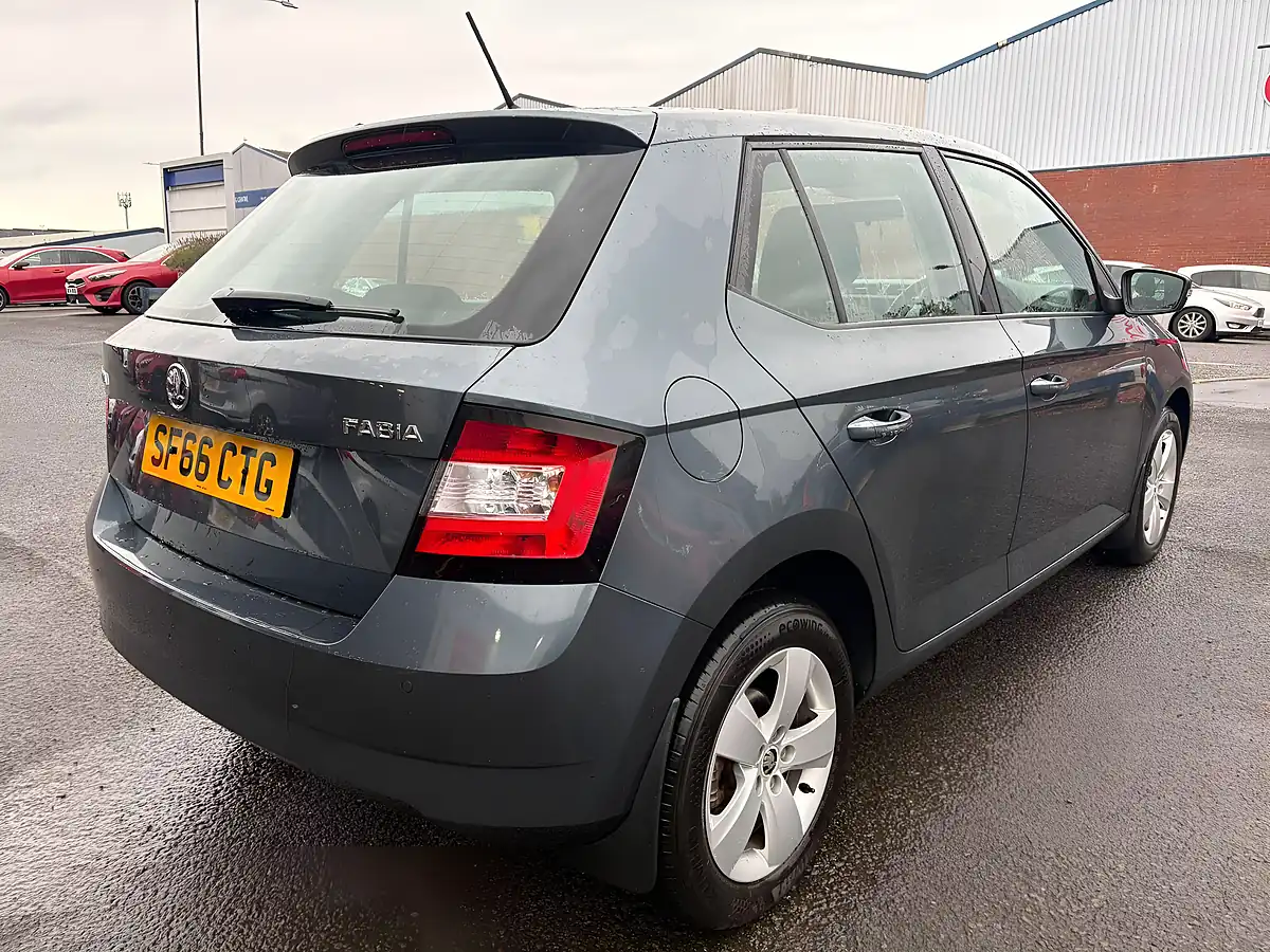 Used 2016 Skoda Fabia Se Grey - Interior and Exterior details 5