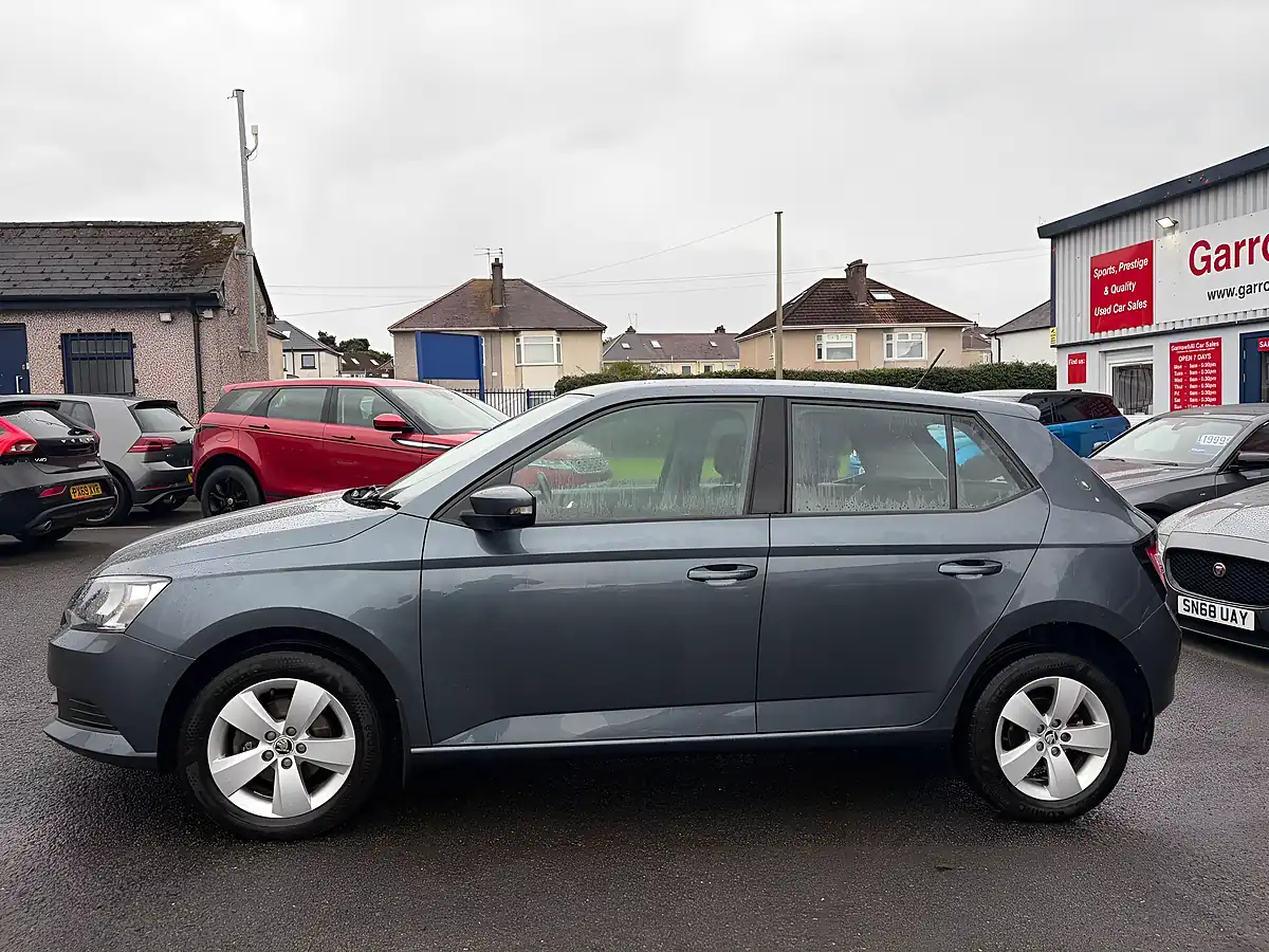 Used 2016 Skoda Fabia Se Grey - Interior and Exterior details 9