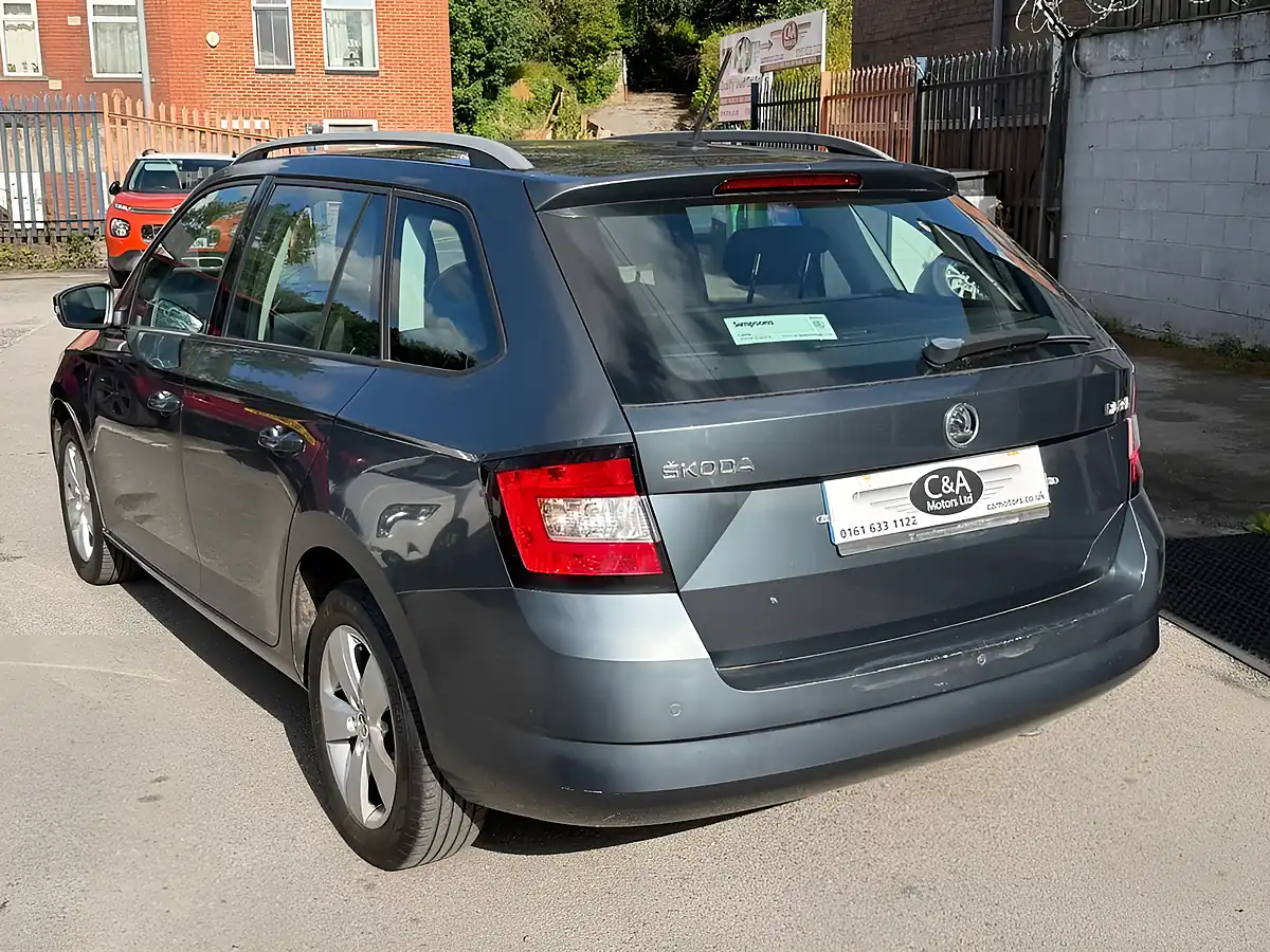 Used 2016 Skoda Fabia Se Grey - Interior and Exterior details 7