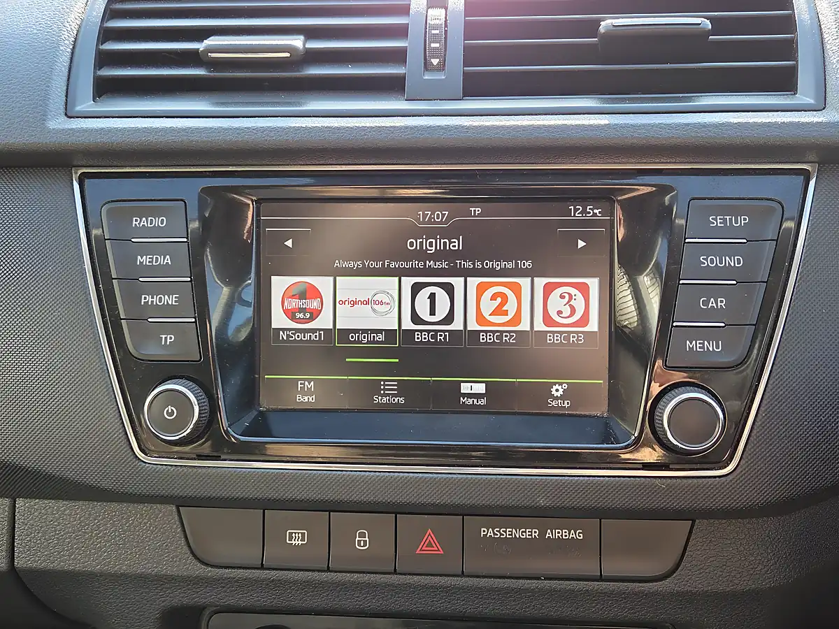 Used 2016 Skoda Fabia Se L Silver - Interior and Exterior details 11