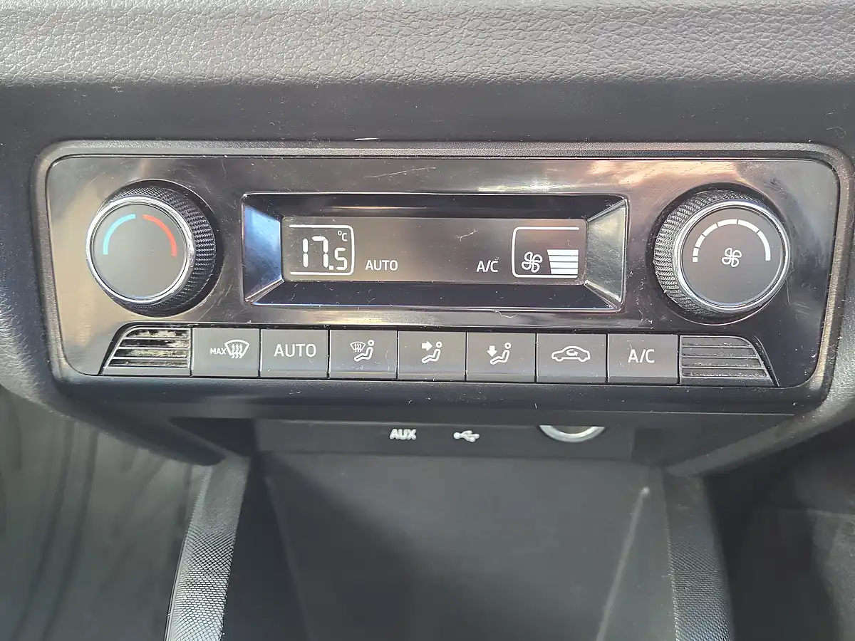 Used 2016 Skoda Fabia Se L Silver - Interior and Exterior details 12