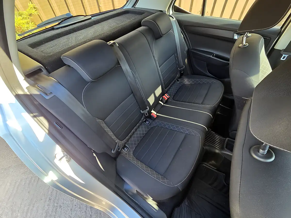 Used 2016 Skoda Fabia Se L Silver - Interior and Exterior details 15