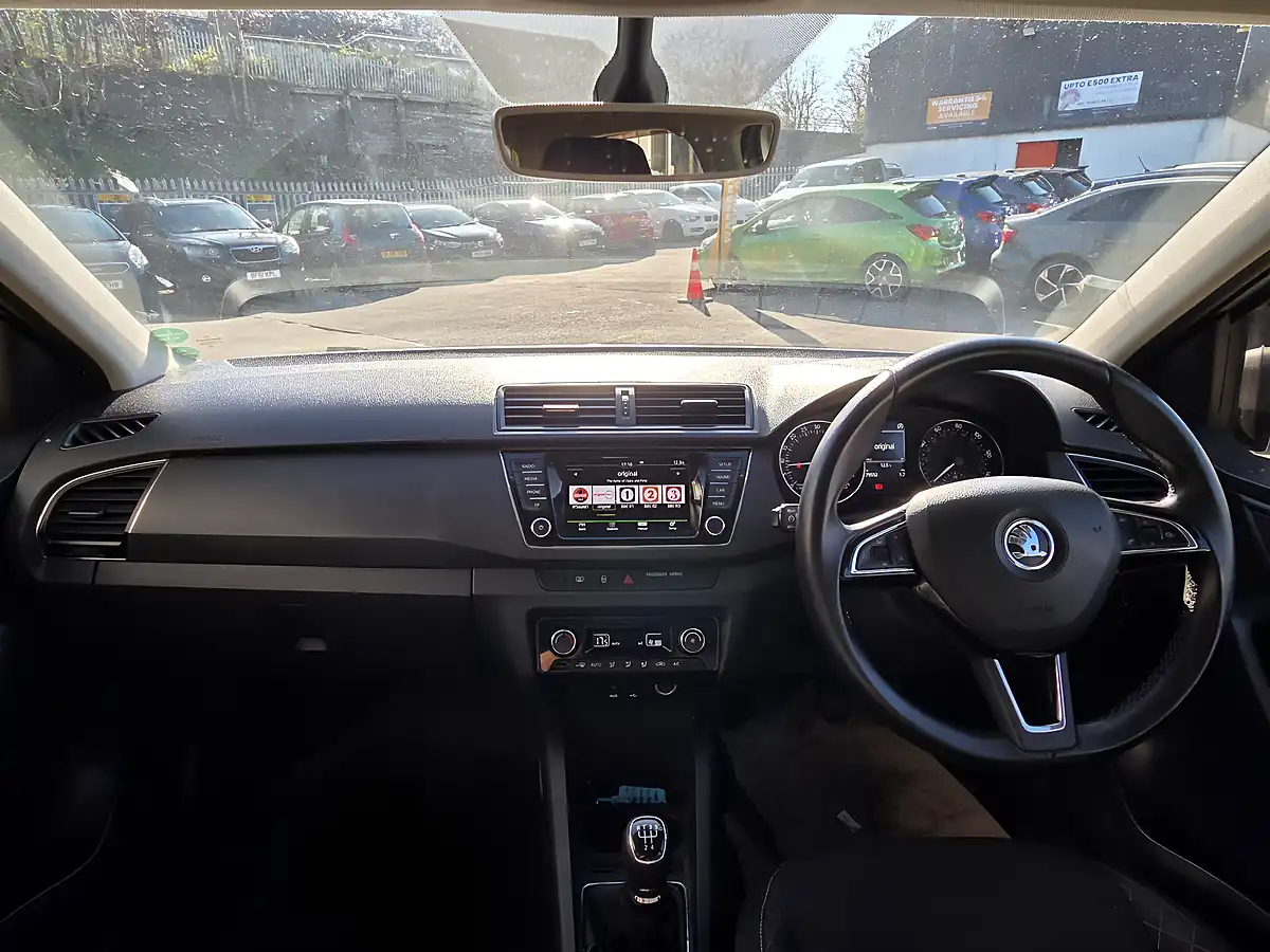 Used 2016 Skoda Fabia Se L Silver - Interior and Exterior details 7