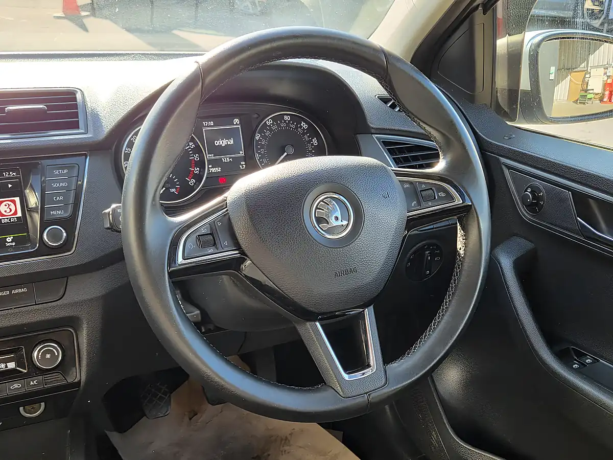Used 2016 Skoda Fabia Se L Silver - Interior and Exterior details 8