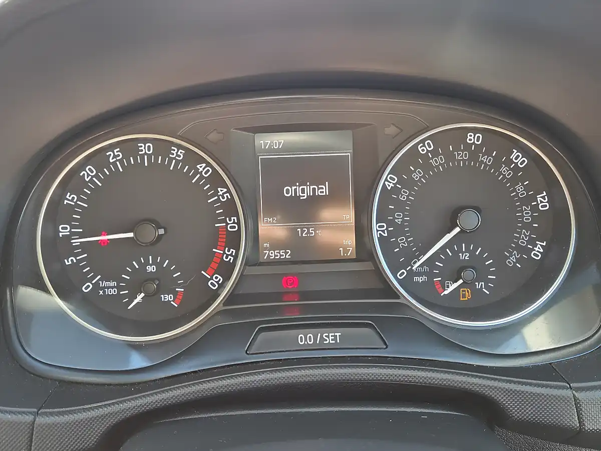 Used 2016 Skoda Fabia Se L Silver - Interior and Exterior details 9