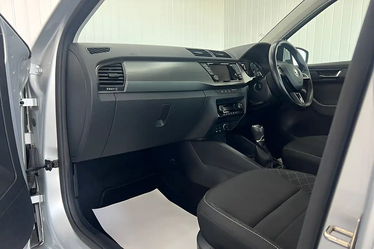 Used 2016 Skoda Fabia Se L Silver - Interior and Exterior details 12