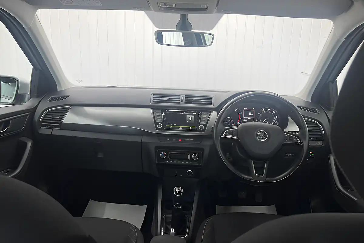 Used 2016 Skoda Fabia Se L Silver - Interior and Exterior details 14