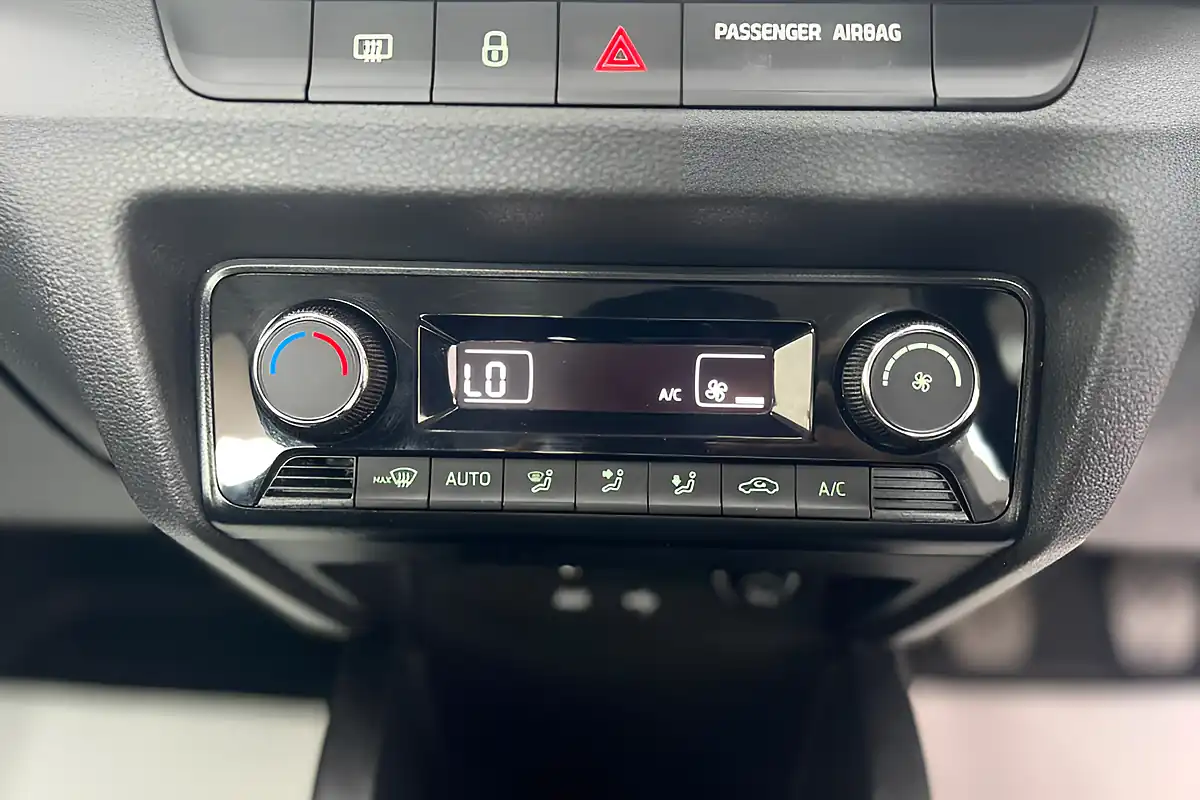 Used 2016 Skoda Fabia Se L Silver - Interior and Exterior details 18