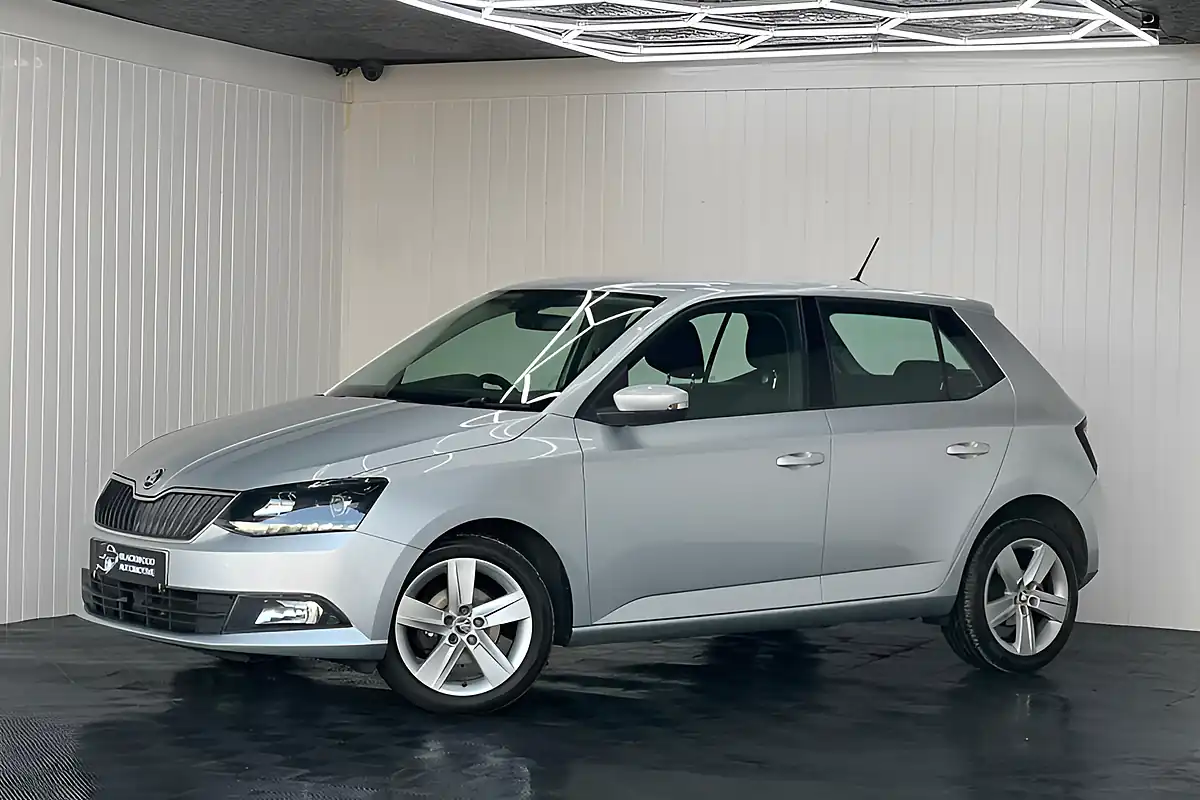 Used 2016 Skoda Fabia Se L Silver - Interior and Exterior details 6