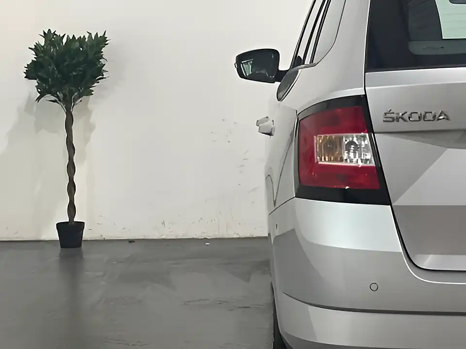 Used 2016 Skoda Fabia Se L Silver - Interior and Exterior details 17