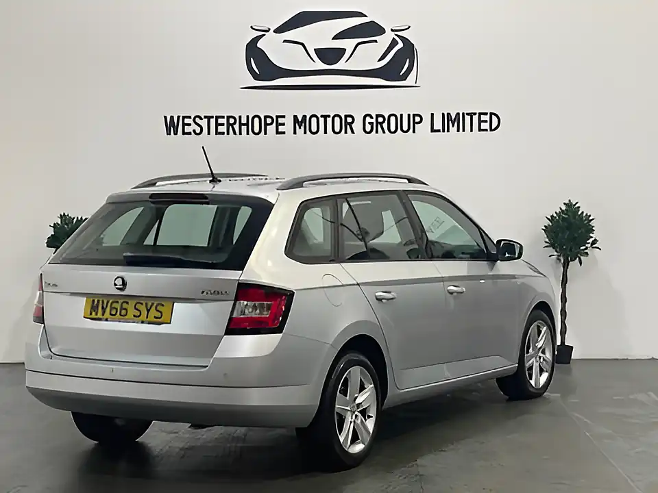 Used 2016 Skoda Fabia Se L Silver - Interior and Exterior details 4