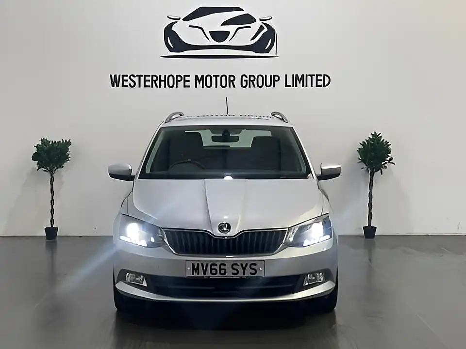 Used 2016 Skoda Fabia Se L Silver - Interior and Exterior details 8