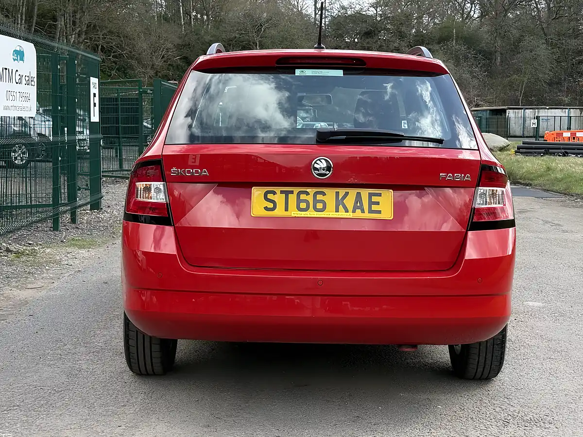 Used 2016 Skoda Fabia Se Red - Interior and Exterior details 7