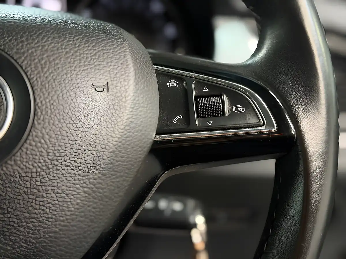 Used 2016 Skoda Fabia Se Silver - Interior and Exterior details 11
