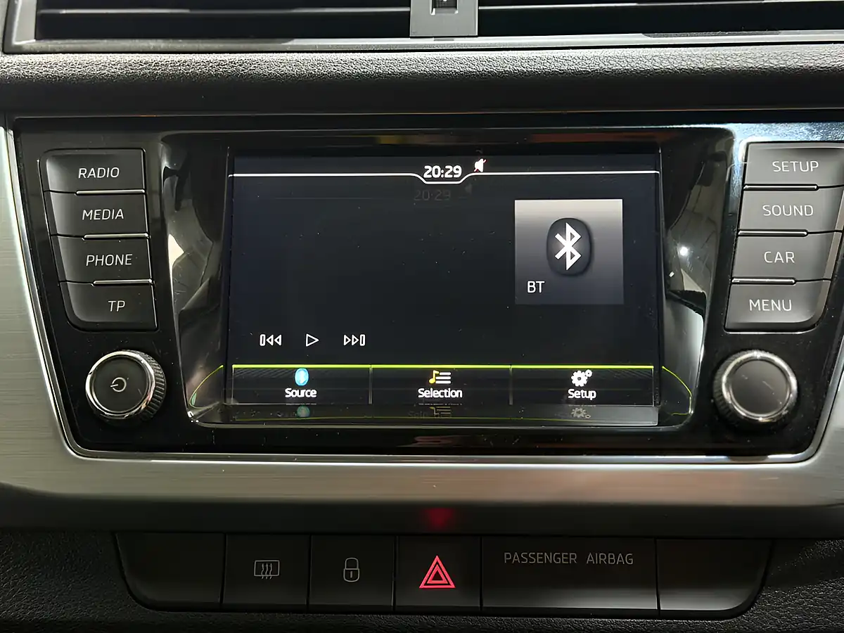 Used 2016 Skoda Fabia Se Silver - Interior and Exterior details 12