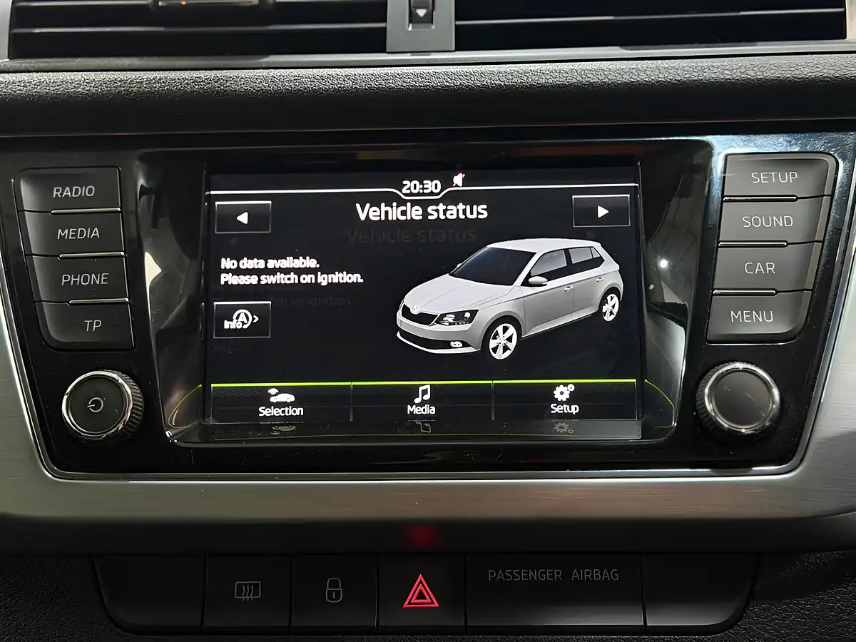 Used 2016 Skoda Fabia Se Silver - Interior and Exterior details 13