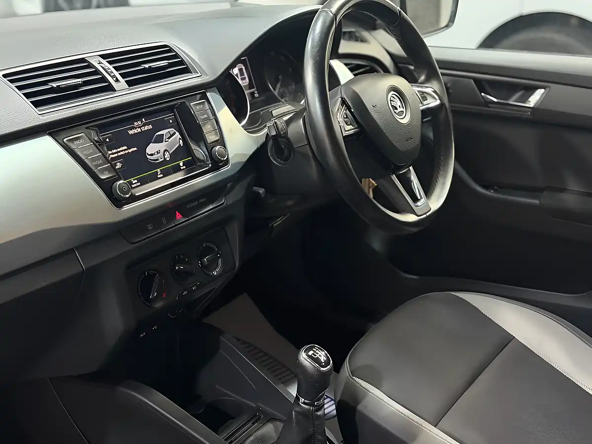 Used 2016 Skoda Fabia Se Silver - Interior and Exterior details 14
