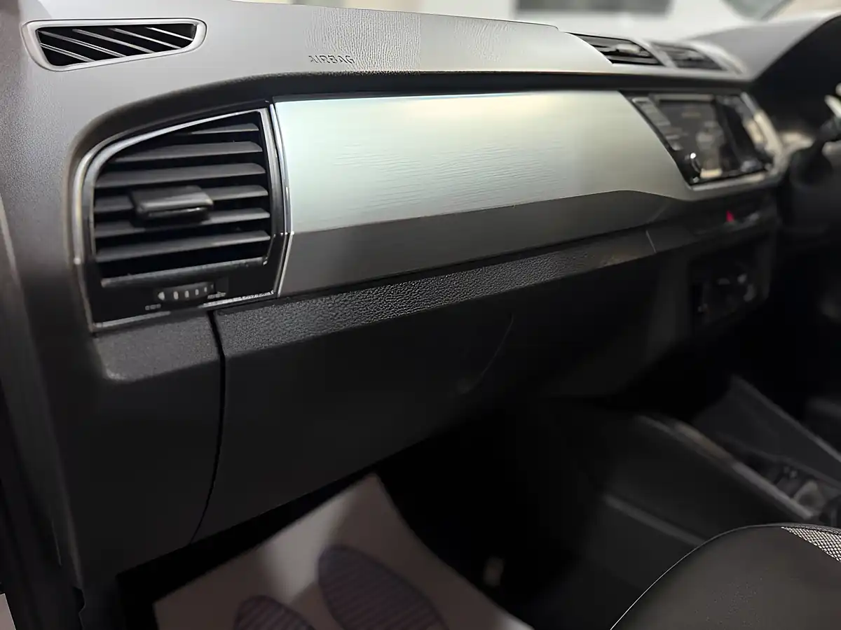 Used 2016 Skoda Fabia Se Silver - Interior and Exterior details 16