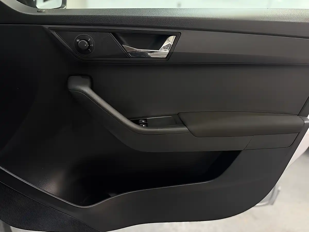 Used 2016 Skoda Fabia Se Silver - Interior and Exterior details 17