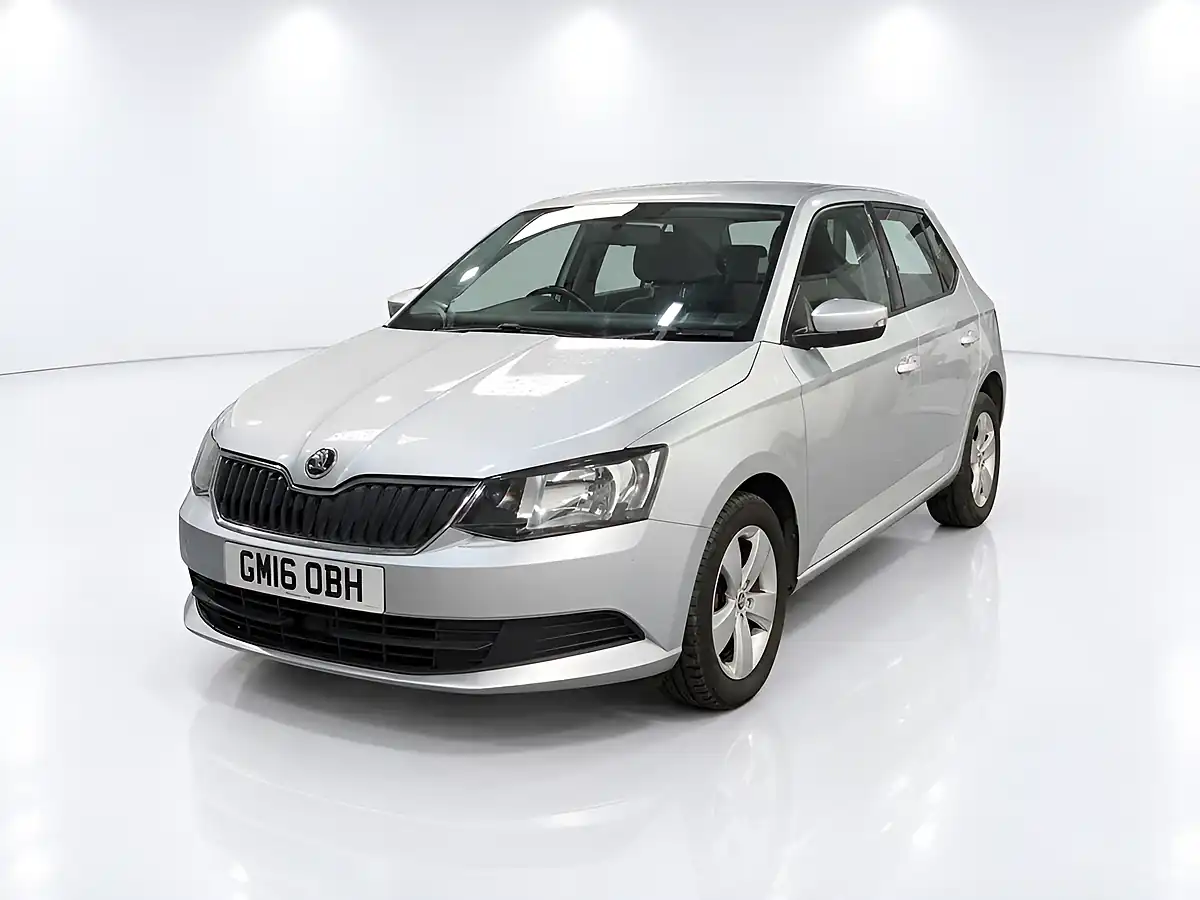 Used 2016 Skoda Fabia Se Silver - Interior and Exterior details 4