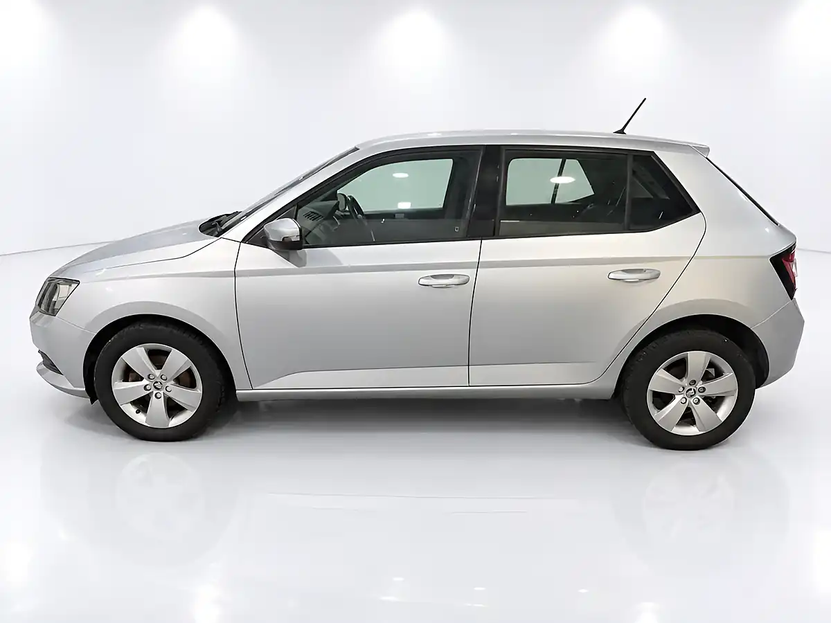 Used 2016 Skoda Fabia Se Silver - Interior and Exterior details 5