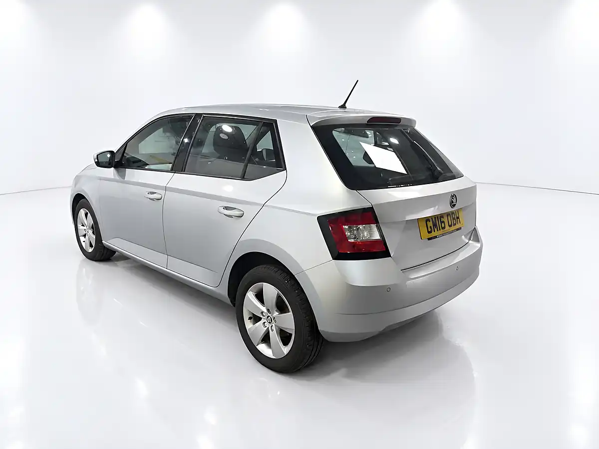 Used 2016 Skoda Fabia Se Silver - Interior and Exterior details 6
