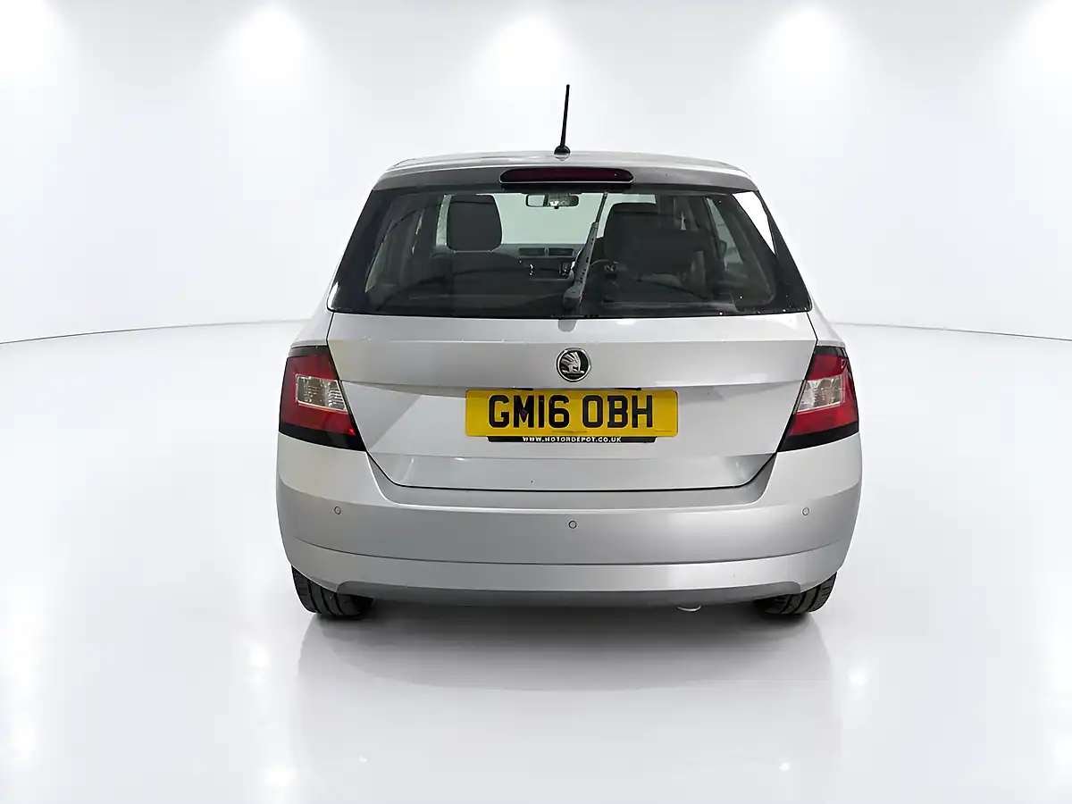 Used 2016 Skoda Fabia Se Silver - Interior and Exterior details 7