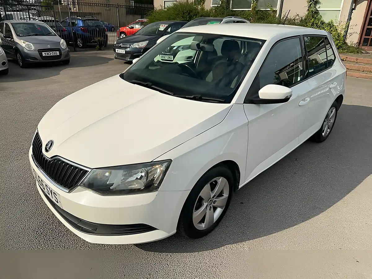 Used 2016 Skoda Fabia Se White - Interior and Exterior details 5