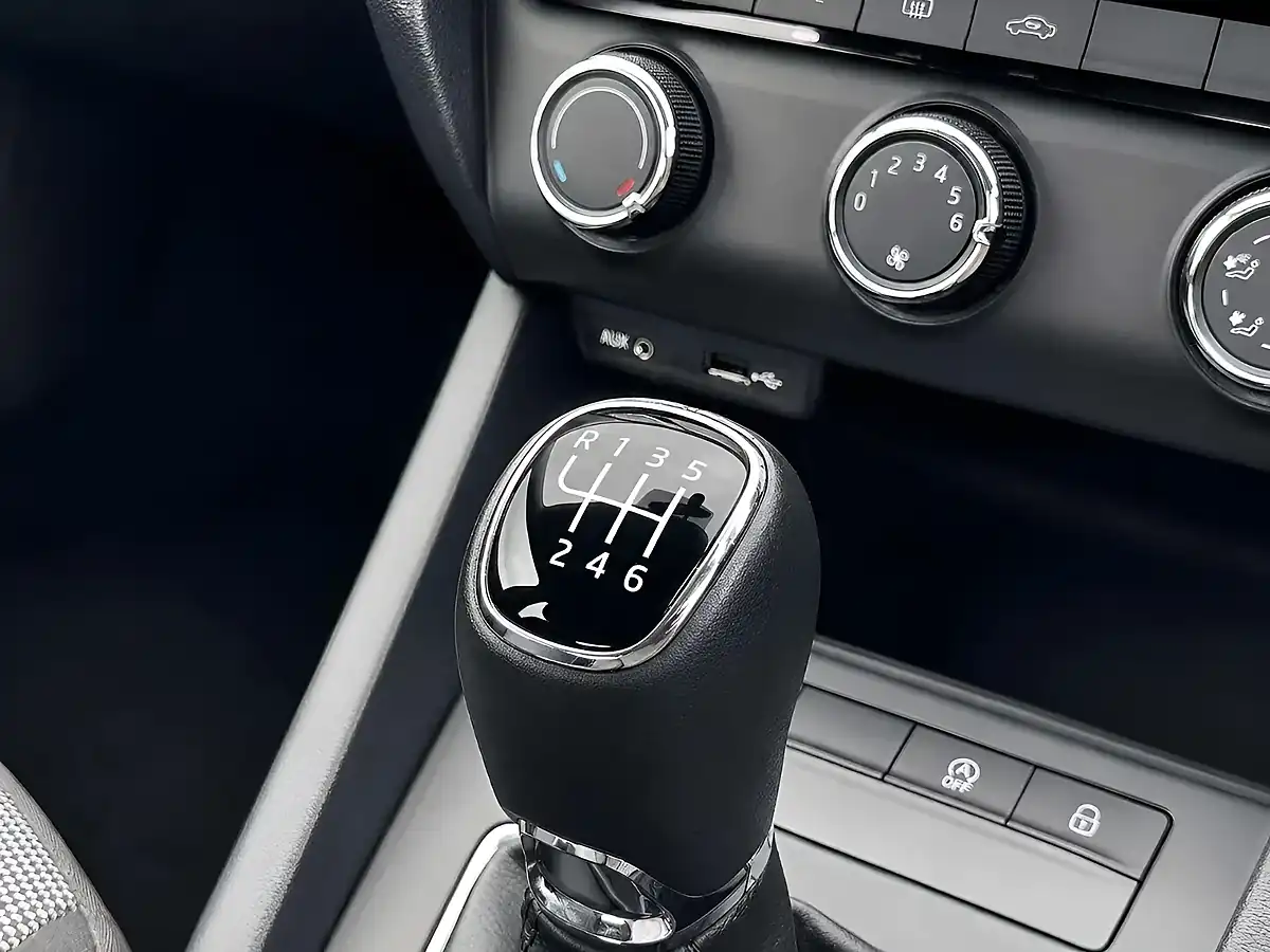 Used 2016 Skoda Octavia S Black - Interior and Exterior details 19