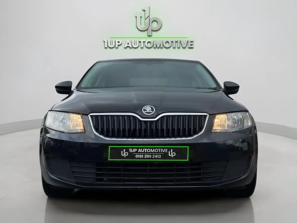 Used 2016 Skoda Octavia S Black - Interior and Exterior details 6