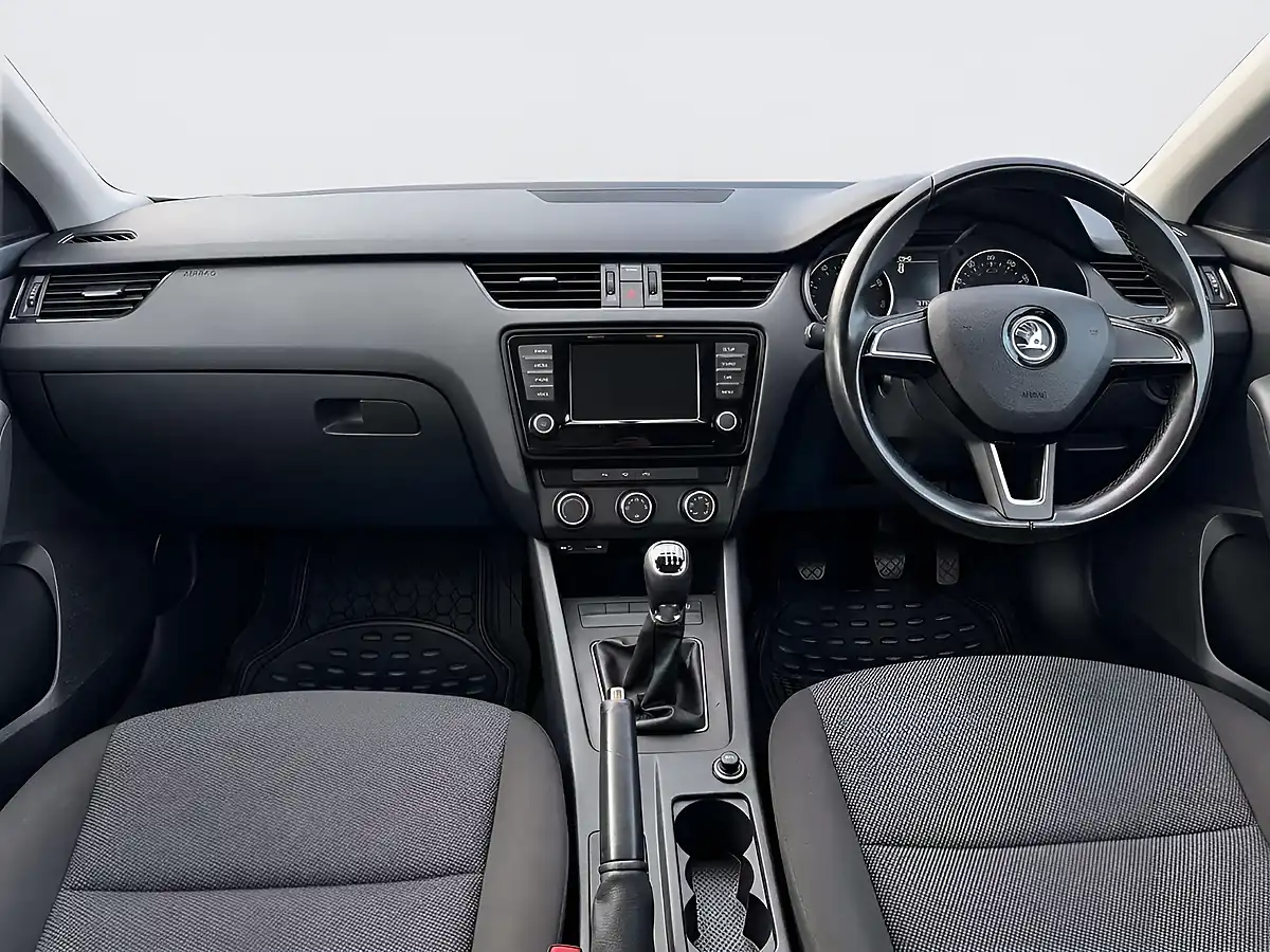 Used 2016 Skoda Octavia S Blue - Interior and Exterior details 12