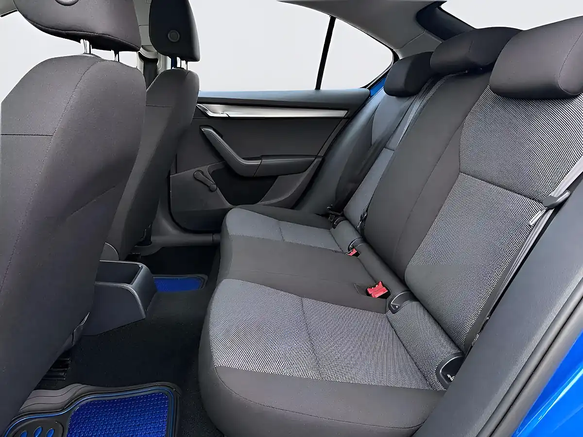 Used 2016 Skoda Octavia S Blue - Interior and Exterior details 14