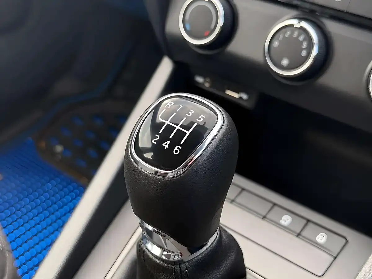 Used 2016 Skoda Octavia S Blue - Interior and Exterior details 20