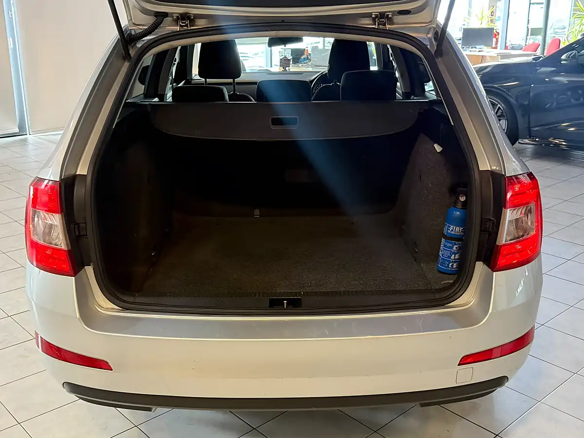 Used 2016 Skoda Octavia S Silver - Interior and Exterior details 11