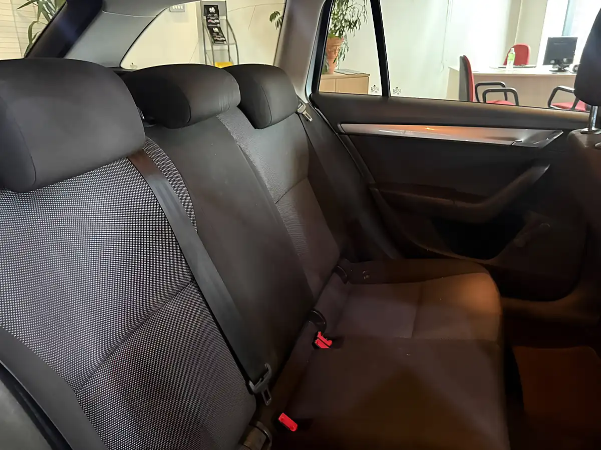 Used 2016 Skoda Octavia S Silver - Interior and Exterior details 13