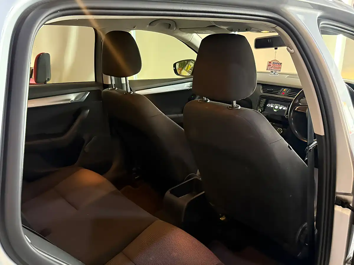 Used 2016 Skoda Octavia S Silver - Interior and Exterior details 14