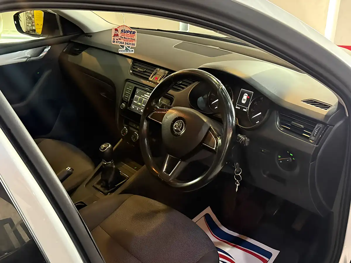 Used 2016 Skoda Octavia S Silver - Interior and Exterior details 16