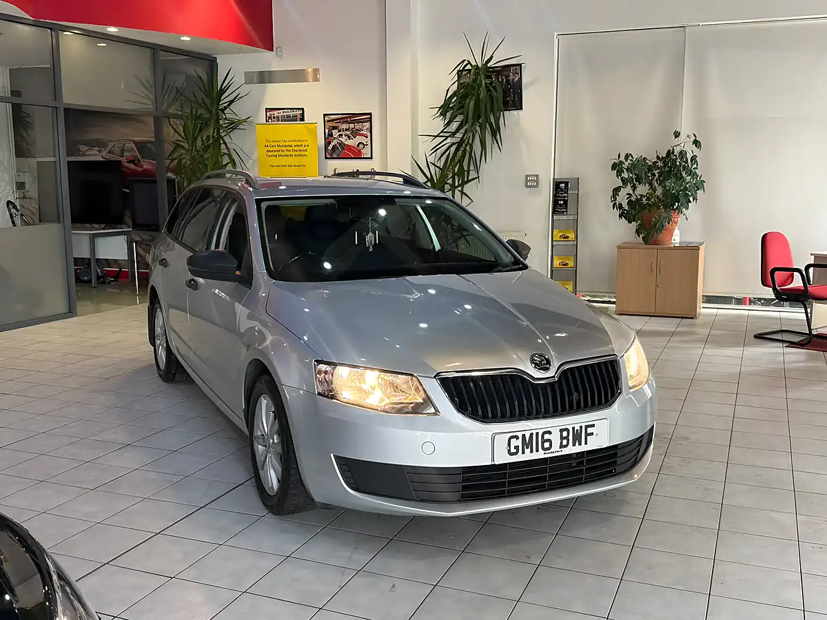 Used 2016 Skoda Octavia S Silver - Interior and Exterior details 2