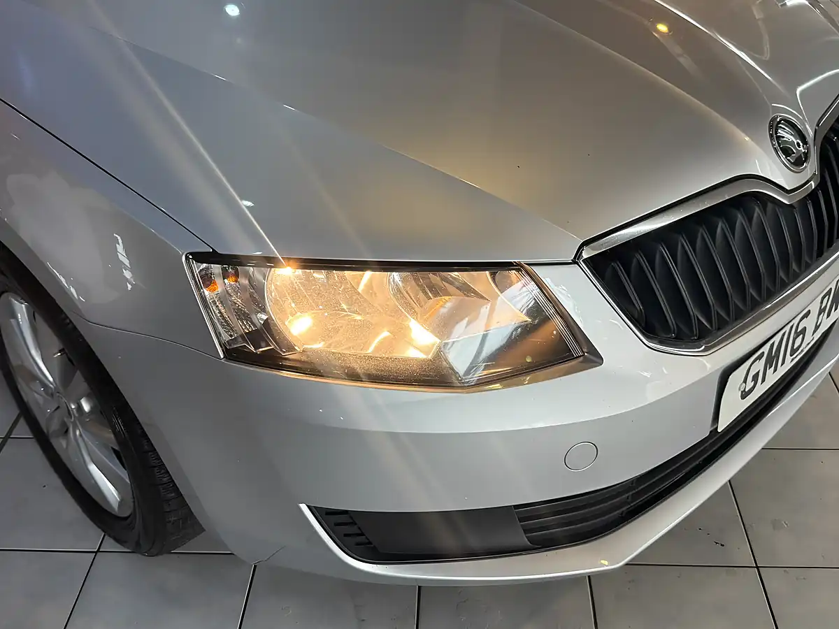 Used 2016 Skoda Octavia S Silver - Interior and Exterior details 3