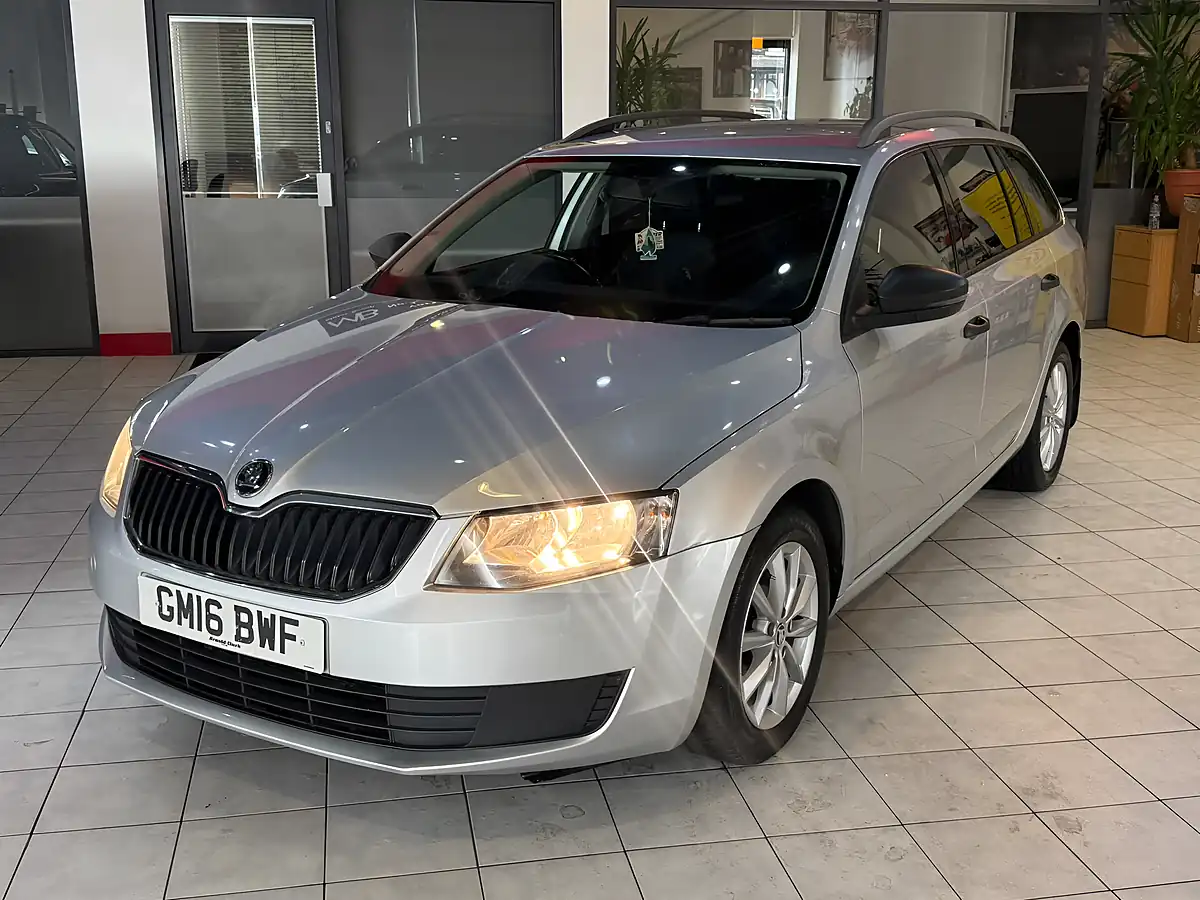 Used 2016 Skoda Octavia S Silver - Interior and Exterior details 5