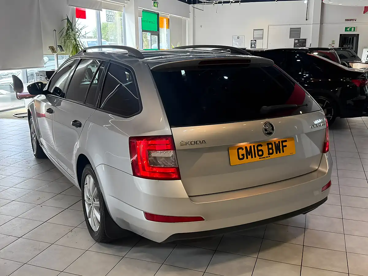 Used 2016 Skoda Octavia S Silver - Interior and Exterior details 7
