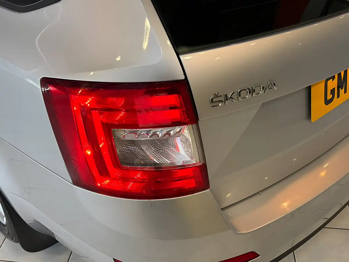 Used 2016 Skoda Octavia S Silver - Interior and Exterior details 8