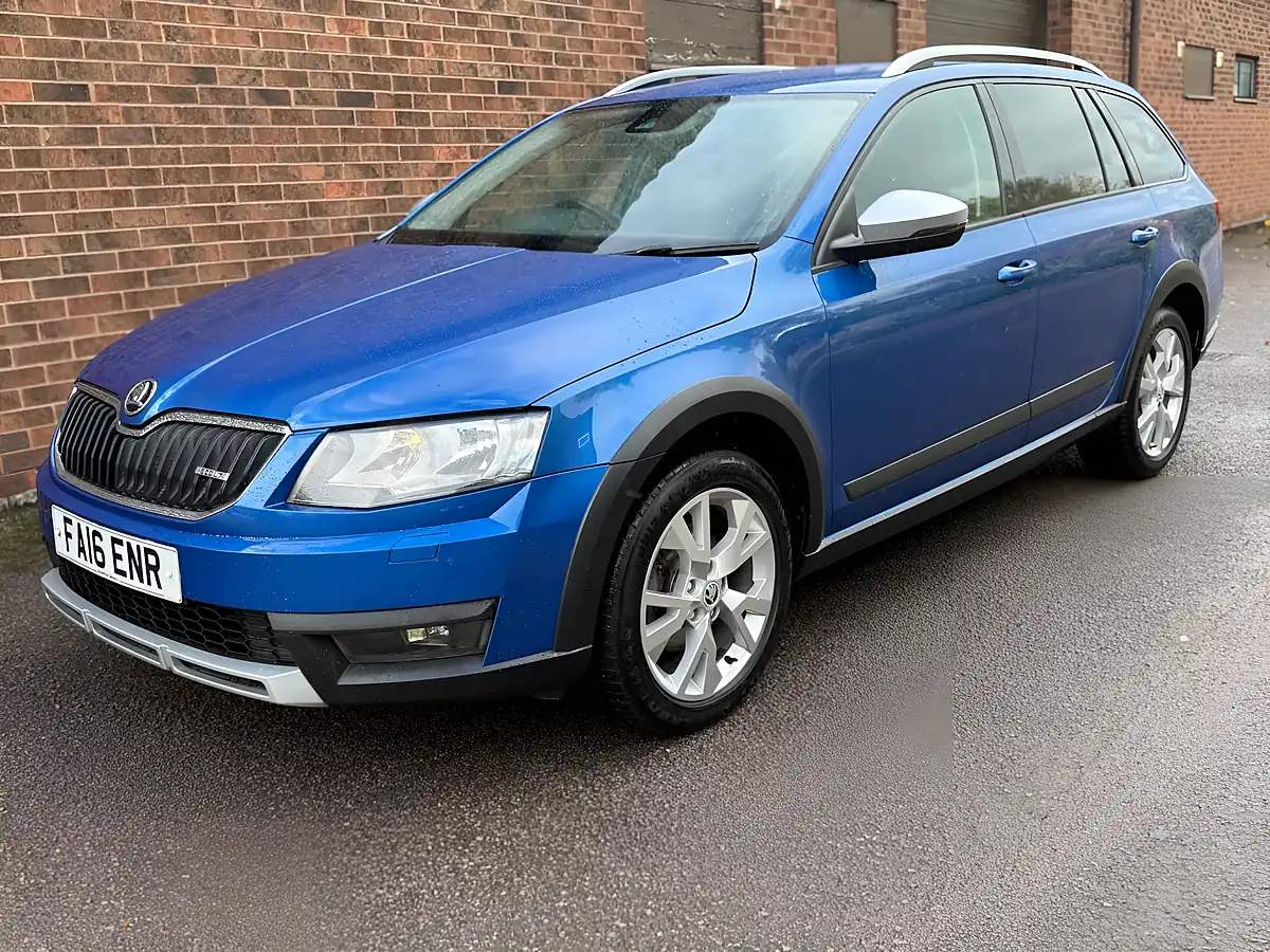 Used 2016 Skoda Octavia Scout Blue - Interior and Exterior details 10