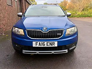 Used 2016 Skoda Octavia Scout Blue - Interior and Exterior details 13
